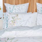 https://s3-ap-southeast-2.amazonaws.com/fusionfactory.commerceconnect.bbnt.production/pim_media/000/157/712/CH_Bedlinen_Lifestyle_2024_Kimberley_QQC_Pillow_SI.jpg?1703204242