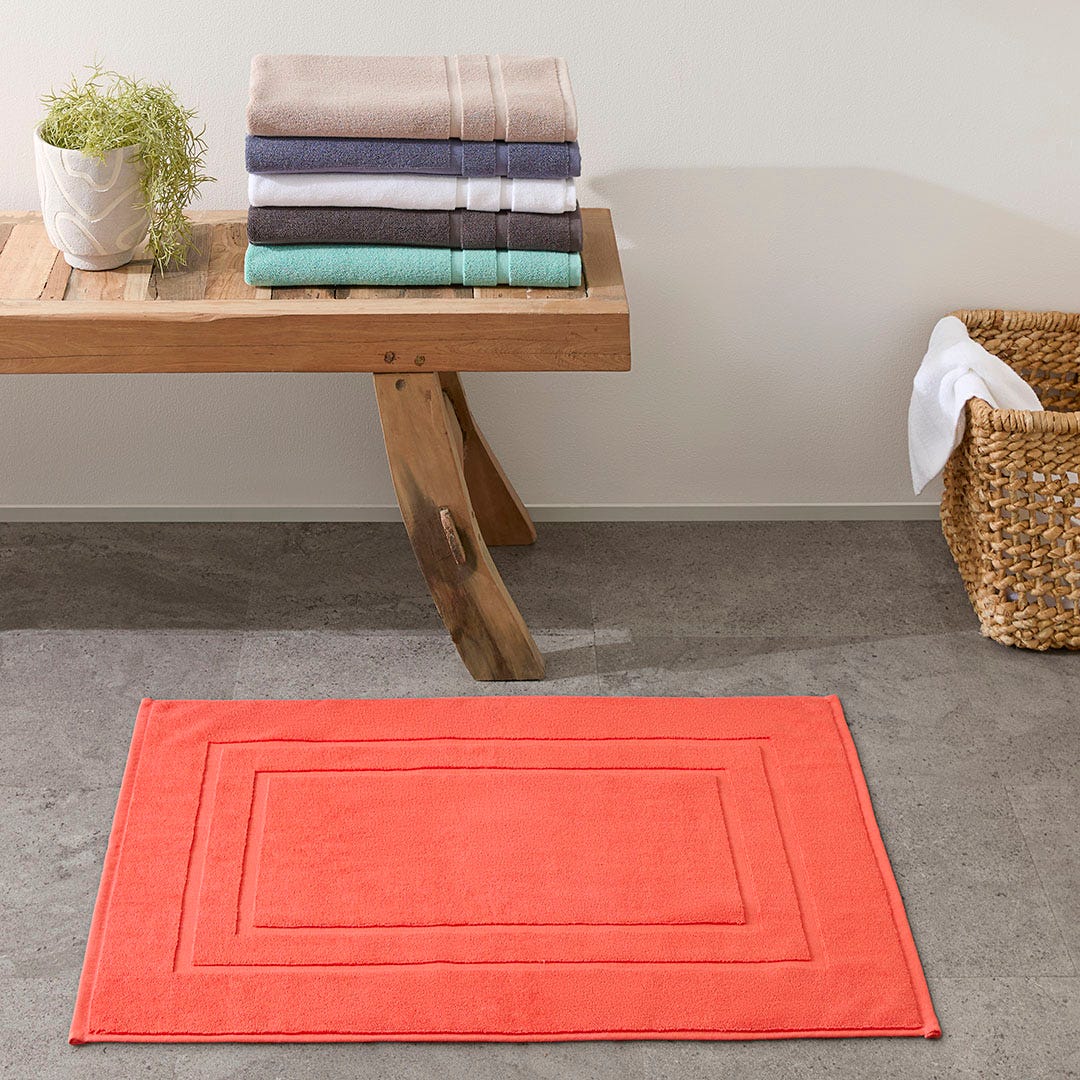 https://s3-ap-southeast-2.amazonaws.com/fusionfactory.commerceconnect.bbnt.production/pim_media/000/174/125/CH_S24-25_Summer_LS_Studio_Bathmats-Egyptian_Luxery_BM_Coral_Red.jpg?1729811405