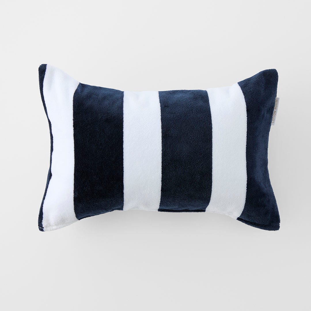 https://s3-ap-southeast-2.amazonaws.com/fusionfactory.commerceconnect.bbnt.production/pim_media/000/201/272/CH_S25-26_Balmoral-Beach-Pillow_Navy-Ivory_26505301_SI.jpg?1758073752