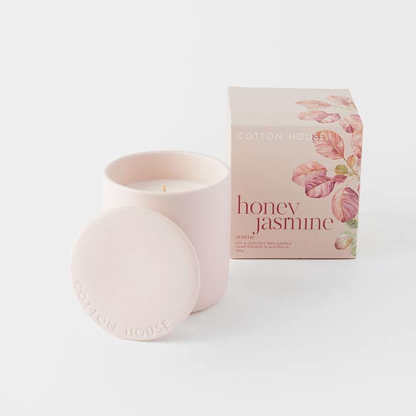 https://s3-ap-southeast-2.amazonaws.com/fusionfactory.commerceconnect.bbnt.production/pim_media/000/167/956/CH_Serene-385g-Candle_Honey-Jasmine_Blush-Pink_23397906_SI.jpg?1724124394