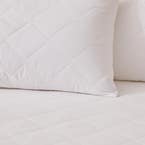 https://s3-ap-southeast-2.amazonaws.com/fusionfactory.commerceconnect.bbnt.production/pim_media/000/150/955/Core_Matress-Pillow-Protector_LS_Bedding_Cotton-Pillow-Detail_SI.jpg?1686613246