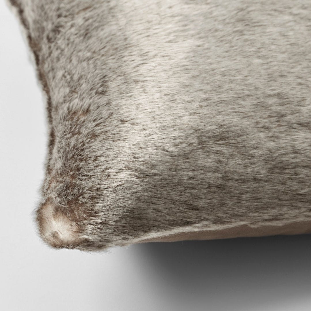https://s3-ap-southeast-2.amazonaws.com/fusionfactory.commerceconnect.bbnt.production/pim_media/000/055/152/M_F-Arctic-Faux-Fur-Cushion-45x45-Possum-12388014-Detail.jpg?1584939072