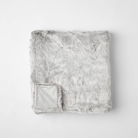 https://s3-ap-southeast-2.amazonaws.com/fusionfactory.commerceconnect.bbnt.production/pim_media/000/055/437/M_F-Arctic-Faux-Fur-Throw-Grey-Fox-12388017.jpg?1585098116