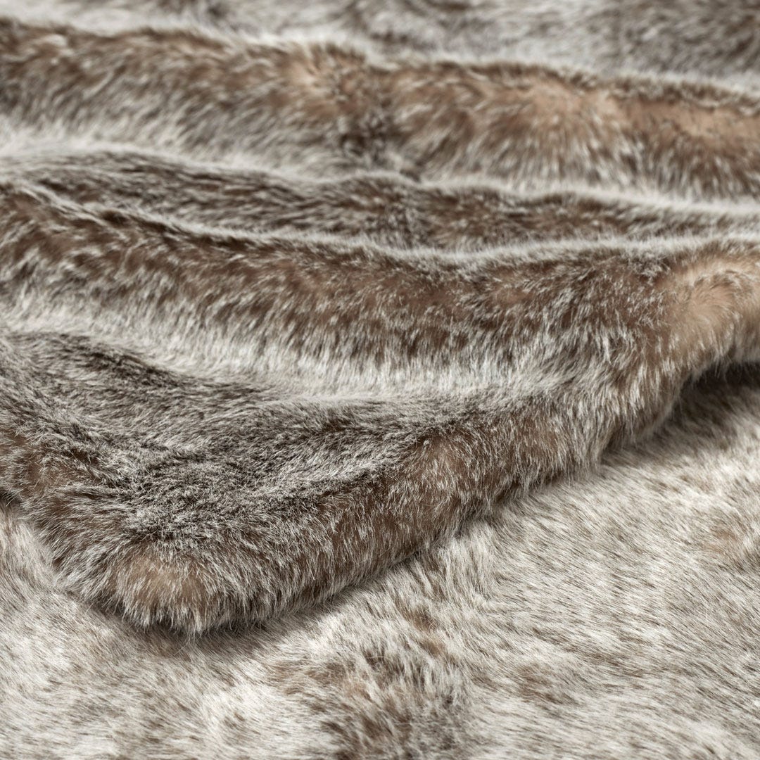 https://s3-ap-southeast-2.amazonaws.com/fusionfactory.commerceconnect.bbnt.production/pim_media/000/055/431/M_F-Arctic-Faux-Fur-Throw-Possum-12388014-Detail.jpg?1585097909