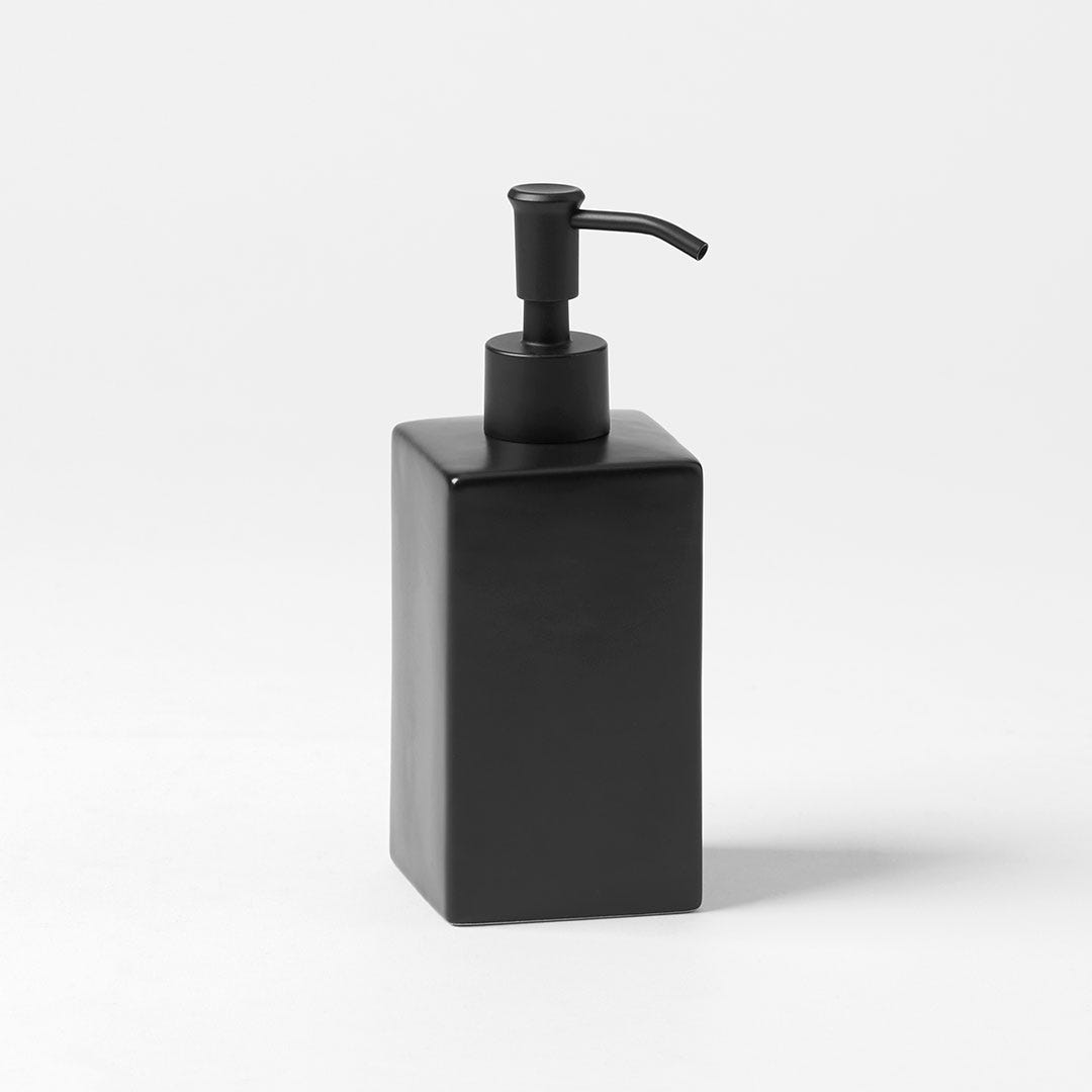 https://s3-ap-southeast-2.amazonaws.com/fusionfactory.commerceconnect.bbnt.production/pim_media/000/074/551/M_F-Dolomite-Soap-dispenser-Black-13325802.jpg?1600395530
