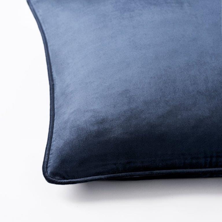 https://s3-ap-southeast-2.amazonaws.com/fusionfactory.commerceconnect.bbnt.production/pim_media/000/060/046/M_F-Margot-Velvet-Cushion-50x50cm-Ink-Detail.jpg?1591142104