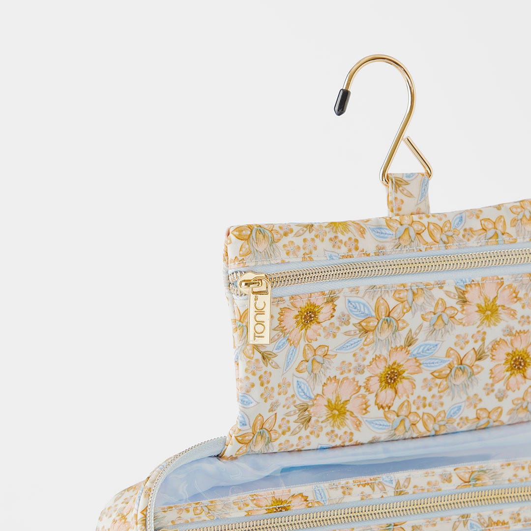 https://s3-ap-southeast-2.amazonaws.com/fusionfactory.commerceconnect.bbnt.production/pim_media/000/191/645/M_F-x-Tonic_Hanging-Cos-Bag_Pink-Blue_22910203_Detail_SI.jpg?1742943088