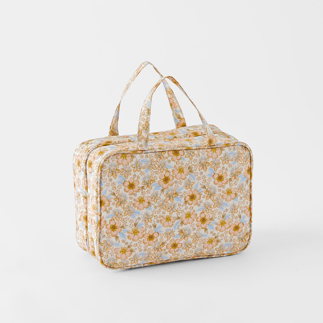 https://s3-ap-southeast-2.amazonaws.com/fusionfactory.commerceconnect.bbnt.production/pim_media/000/191/644/M_F-x-Tonic_Hanging-Cos-Bag_Pink-Blue_22910203_SI.jpg?1742943088