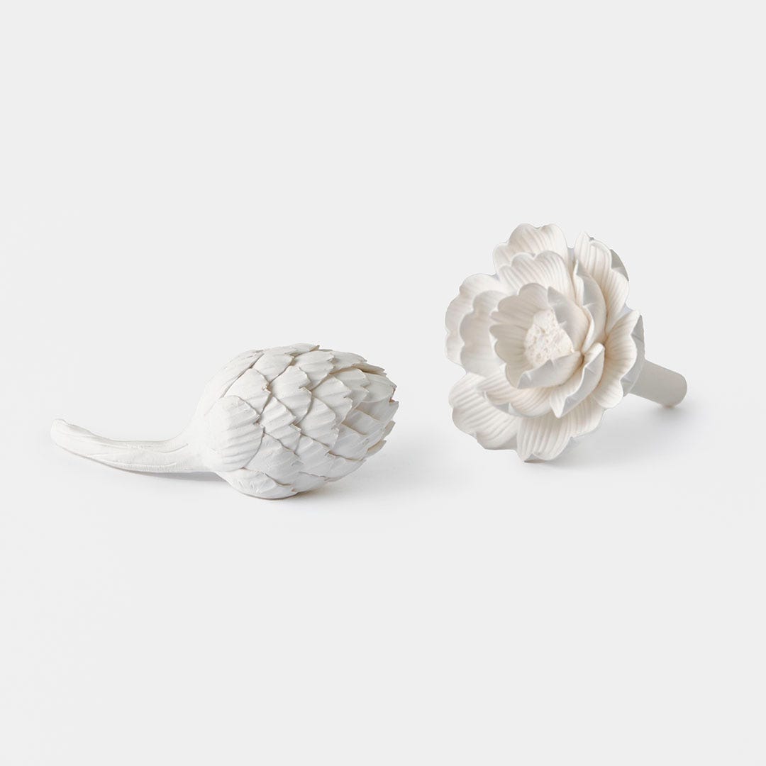 https://s3-ap-southeast-2.amazonaws.com/fusionfactory.commerceconnect.bbnt.production/pim_media/000/181/538/M_F_Artichoke-Flower-Ceramic-Decoration_White_26162_R_SI.jpg?1734496224