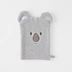 https://s3-ap-southeast-2.amazonaws.com/fusionfactory.commerceconnect.bbnt.production/pim_media/000/189/359/M_F_Bindi-Koala-Wash-Mitt_Light-Grey_26166201_SI.jpg?1739424729