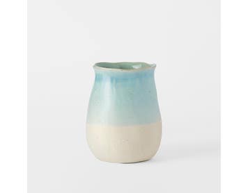 https://s3-ap-southeast-2.amazonaws.com/fusionfactory.commerceconnect.bbnt.production/pim_media/000/182/693/M_F_Dip-Ceramic-Vase-Med_Grey-Blue_26162701_SI.jpg?1734579332