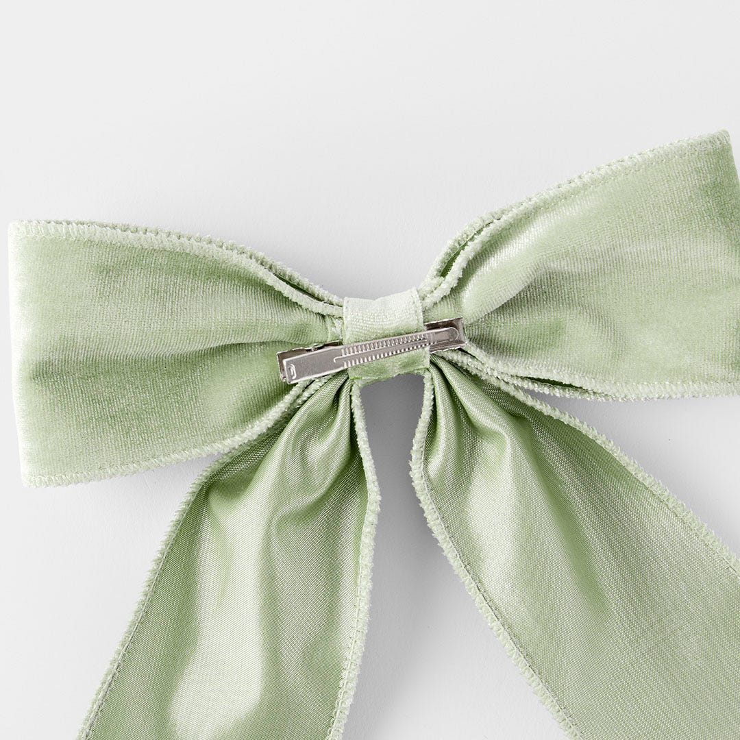 https://s3-ap-southeast-2.amazonaws.com/fusionfactory.commerceconnect.bbnt.production/pim_media/000/197/733/M_F_EN_S4-Lrg-Velvet-Bow-Clip-Sage_26401201_20431_SI.jpg?1752636789