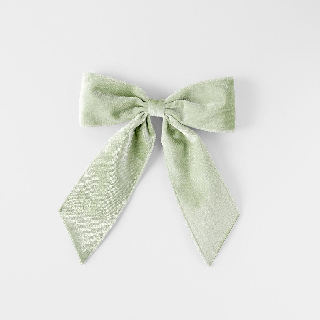 https://s3-ap-southeast-2.amazonaws.com/fusionfactory.commerceconnect.bbnt.production/pim_media/000/197/731/M_F_EN_S4-Lrg-Velvet-Bow-Clip-Sage_26401201_SI.jpg?1752636788