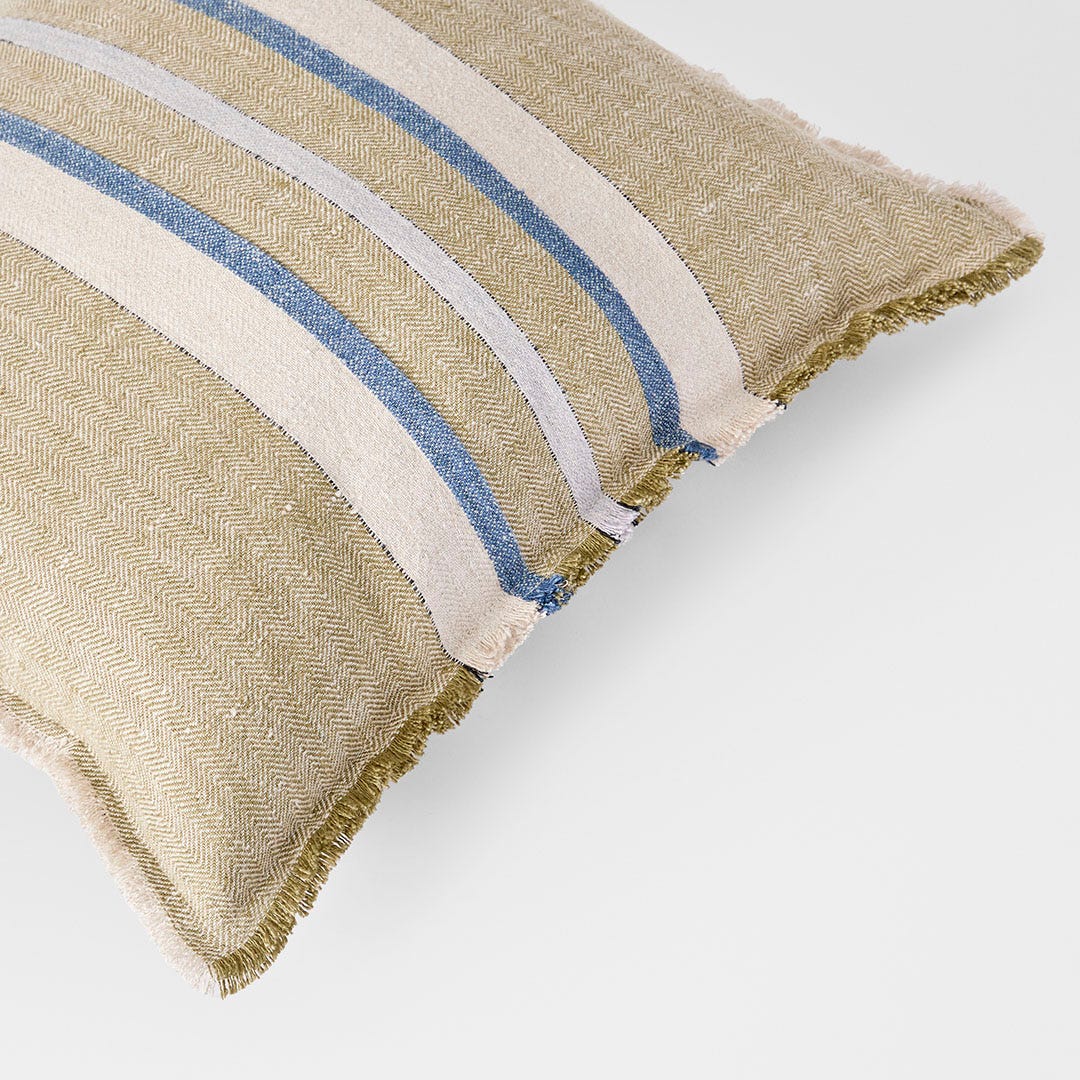 https://s3-ap-southeast-2.amazonaws.com/fusionfactory.commerceconnect.bbnt.production/pim_media/000/179/440/M_F_Everett-Fringe-Stripe-Linen-Cushion_Olive_23124902_Detail_SI.jpg?1733378000