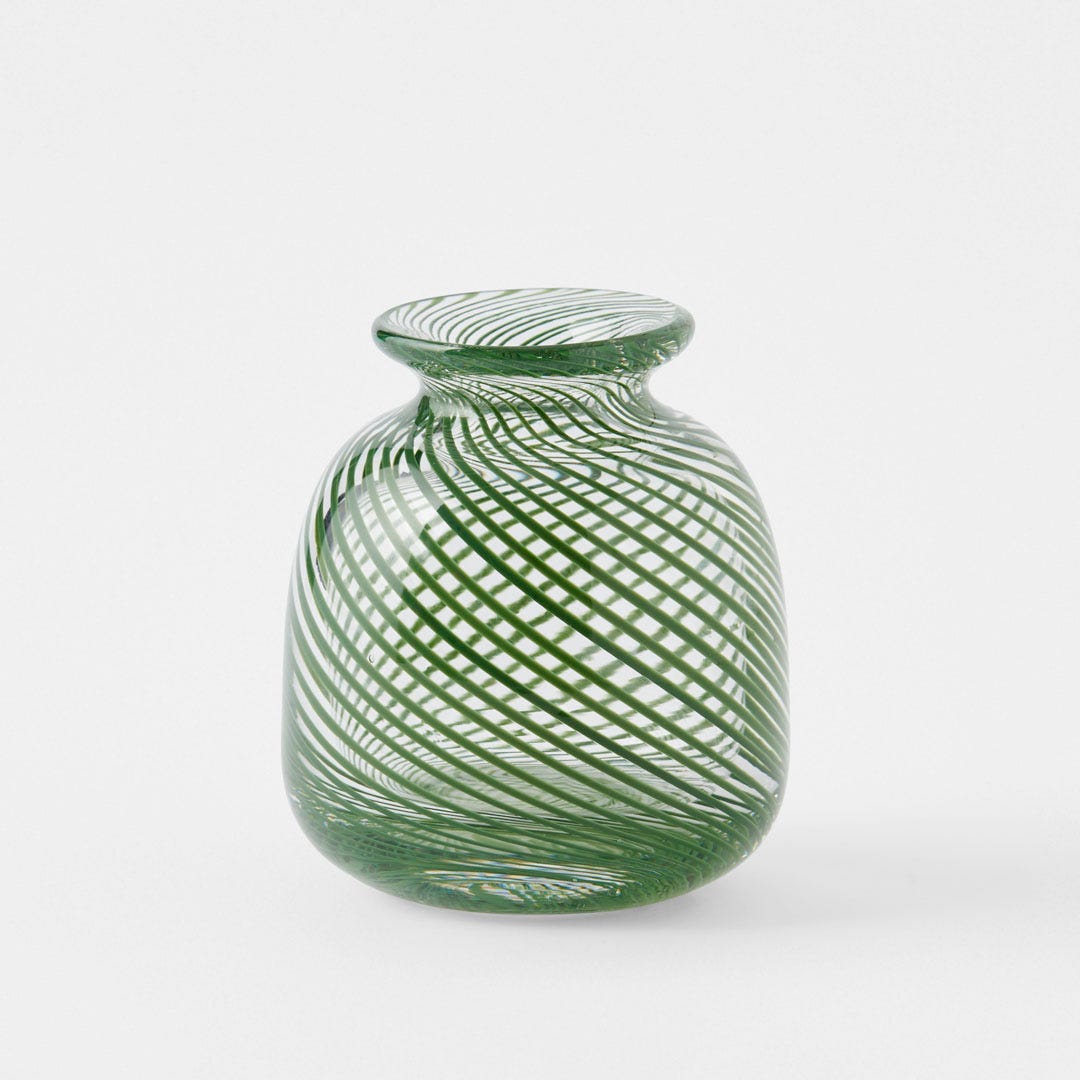 https://s3-ap-southeast-2.amazonaws.com/fusionfactory.commerceconnect.bbnt.production/pim_media/000/159/090/M_F_Gracie-Glass-Swirl-Vase_Green_23201001_SI.jpg?1705876635