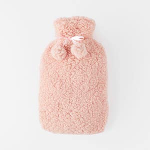https://s3-ap-southeast-2.amazonaws.com/fusionfactory.commerceconnect.bbnt.production/pim_media/000/146/657/M_F_Hot_Water_Bottle_Soft_Touch_Pink_22496501_SI.jpg?1680165584