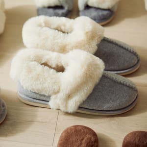 https://s3-ap-southeast-2.amazonaws.com/fusionfactory.commerceconnect.bbnt.production/pim_media/000/160/994/M_F_LS_W24_Flannelette_Campaign_Luxury_Fox_Fur_Boot_Grey_SI.jpg?1709081169