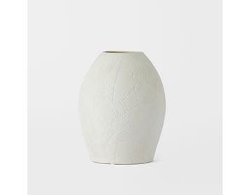 https://s3-ap-southeast-2.amazonaws.com/fusionfactory.commerceconnect.bbnt.production/pim_media/000/169/324/M_F_Linear-Leaf-Ceramic-Vase-Tall_White_25878601_SI.jpg?1725521744