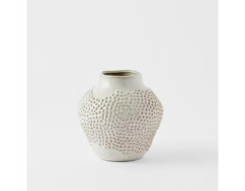 https://s3-ap-southeast-2.amazonaws.com/fusionfactory.commerceconnect.bbnt.production/pim_media/000/159/114/M_F_Liselle-Ceramic-Vase-Sml_White_23201401_SI.jpg?1705877078