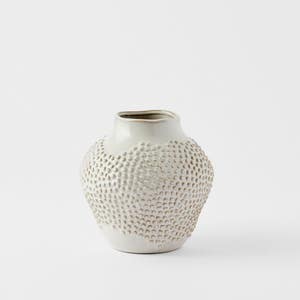 https://s3-ap-southeast-2.amazonaws.com/fusionfactory.commerceconnect.bbnt.production/pim_media/000/159/114/M_F_Liselle-Ceramic-Vase-Sml_White_23201401_SI.jpg?1705877078