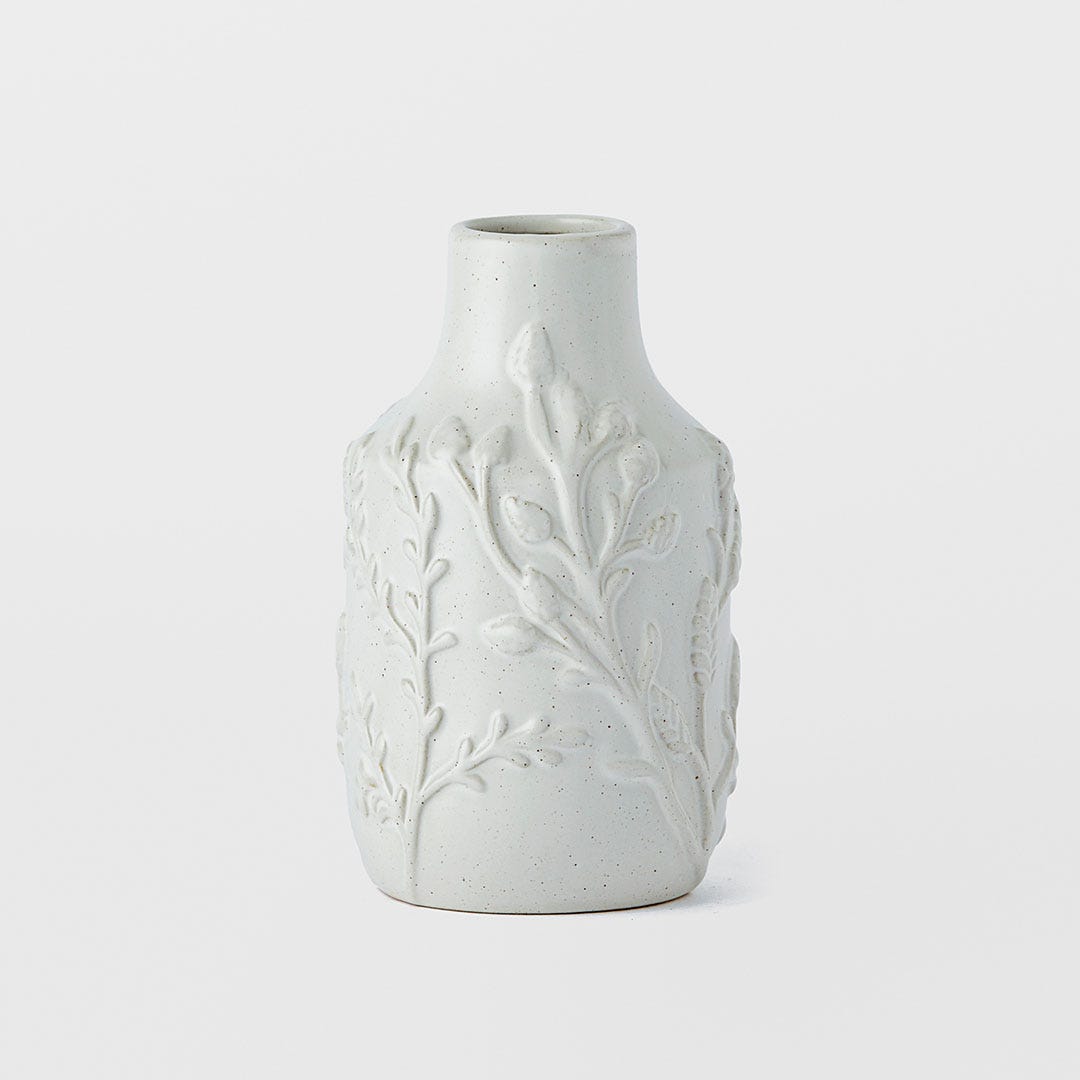 https://s3-ap-southeast-2.amazonaws.com/fusionfactory.commerceconnect.bbnt.production/pim_media/000/169/319/M_F_Lucia-Embossed-Ceramic-Vase-Med_White_25871901_V2_SI.jpg?1725521626