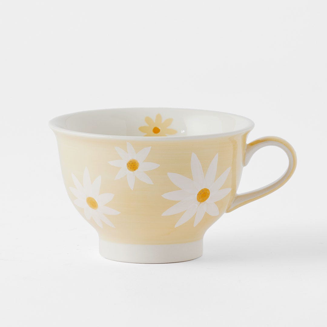 https://s3-ap-southeast-2.amazonaws.com/fusionfactory.commerceconnect.bbnt.production/pim_media/000/159/414/M_F_Margurite-Pedestal-Tea-Cup_Yellow-White_22459001_SI.jpg?1706142582