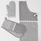 https://s3-ap-southeast-2.amazonaws.com/fusionfactory.commerceconnect.bbnt.production/pim_media/000/164/481/M_F_Marlton-Apron-Oven-Glove-Double_Charcoal-Ivory_20949_R_SI.jpg?1718069037