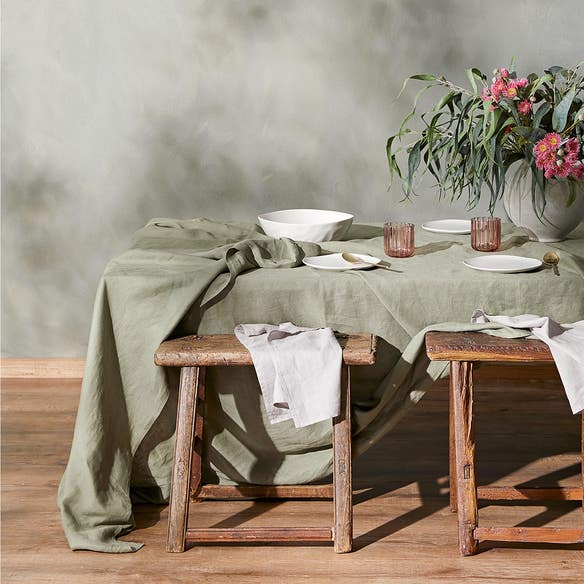 https://s3-ap-southeast-2.amazonaws.com/fusionfactory.commerceconnect.bbnt.production/pim_media/000/154/398/M_F_Milano_Napery_Set_Khaki_SI.jpg?1696306434