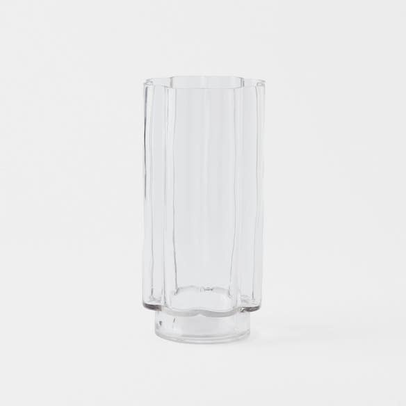 https://s3-ap-southeast-2.amazonaws.com/fusionfactory.commerceconnect.bbnt.production/pim_media/000/159/208/M_F_Pippa-Glass-Vase-Lrg_Clear_23201301_SI.jpg?1705879482