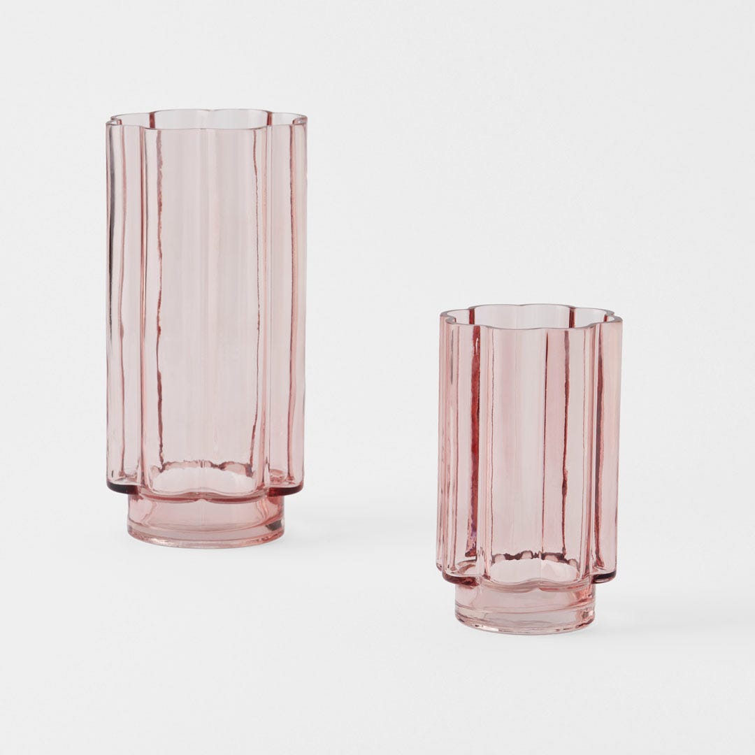 https://s3-ap-southeast-2.amazonaws.com/fusionfactory.commerceconnect.bbnt.production/pim_media/000/159/206/M_F_Pippa-Glass-Vase_Pink_23201_R_SI.jpg?1705879456