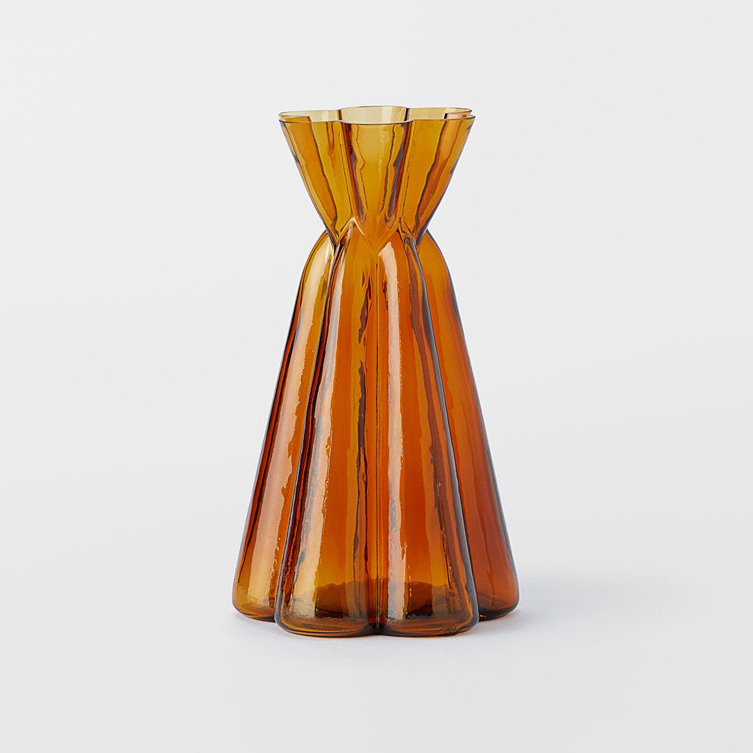 https://s3-ap-southeast-2.amazonaws.com/fusionfactory.commerceconnect.bbnt.production/pim_media/000/169/276/M_F_Remy-Fluted-Glass-Vase-Tall_Cinnamon_25866901_SI.jpg?1725519659