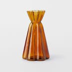 https://s3-ap-southeast-2.amazonaws.com/fusionfactory.commerceconnect.bbnt.production/pim_media/000/169/276/M_F_Remy-Fluted-Glass-Vase-Tall_Cinnamon_25866901_SI.jpg?1725519659
