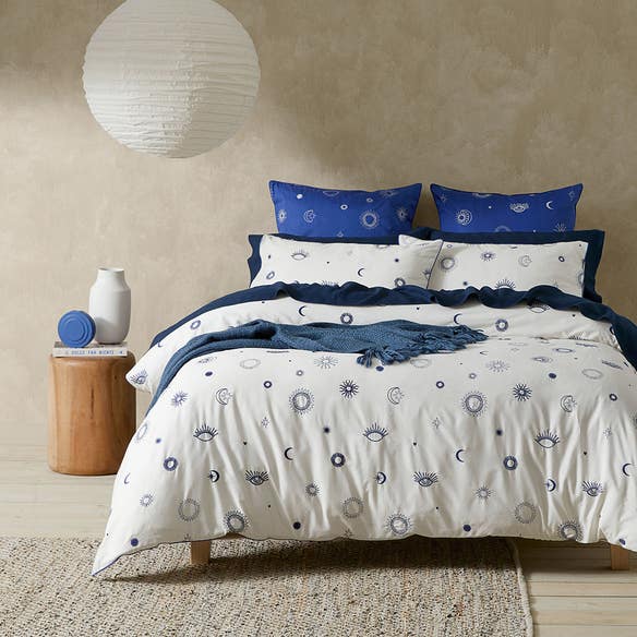 https://s3-ap-southeast-2.amazonaws.com/fusionfactory.commerceconnect.bbnt.production/pim_media/000/164/838/M_F_S24-25_Bedlinen_BOP_Cilla_QQC_SI.jpg?1718936487