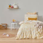 https://s3-ap-southeast-2.amazonaws.com/fusionfactory.commerceconnect.bbnt.production/pim_media/000/167/312/M_F_S24-25_Bedlinen_BOP_Marguerite_Yellow_SQC_0887.jpg?1723099125
