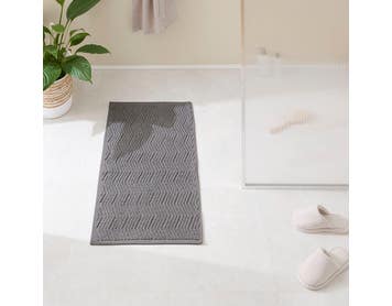 https://s3-ap-southeast-2.amazonaws.com/fusionfactory.commerceconnect.bbnt.production/pim_media/000/174/533/M_F_S24-25_Summer_LS_Studio_Bathmats-Chevron_BM_Charcoal_SI.jpg?1730152672