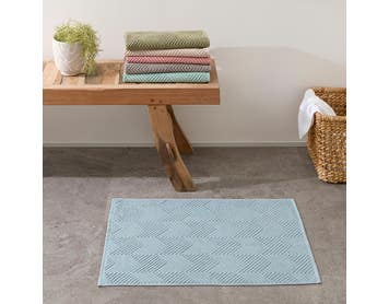 https://s3-ap-southeast-2.amazonaws.com/fusionfactory.commerceconnect.bbnt.production/pim_media/000/174/200/M_F_S24-25_Summer_LS_Studio_Bathmats-Kinsley_BM-Blue_Tourmaline.jpg?1729817980