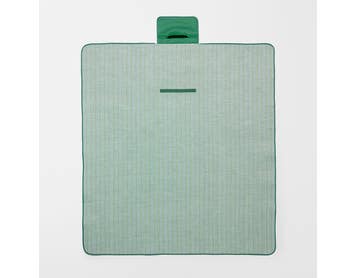 https://s3-ap-southeast-2.amazonaws.com/fusionfactory.commerceconnect.bbnt.production/pim_media/000/201/359/M_F_S25-26_Buckley-Picnic-Rug-with-Flap_Green_26482901_V3_SI.jpg?1758176820