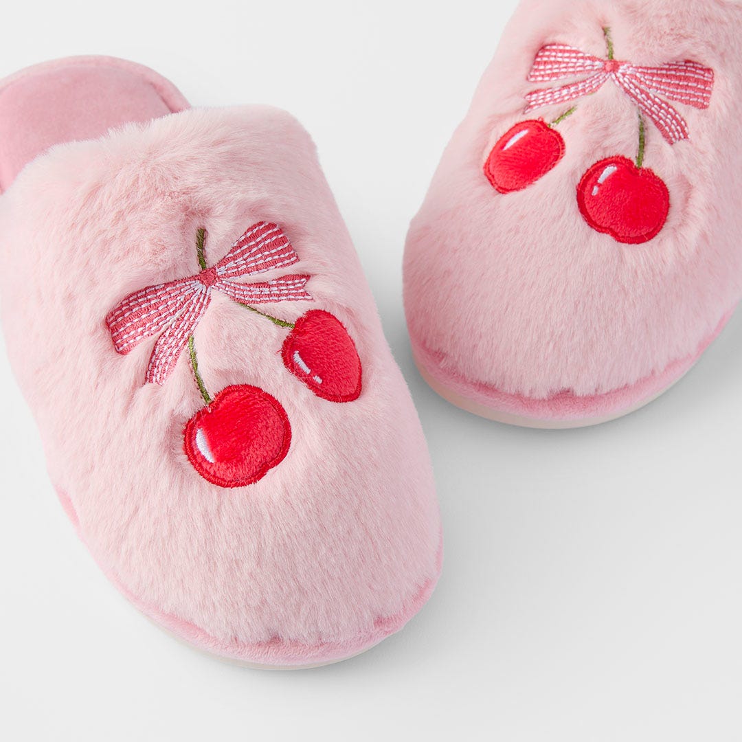 https://s3-ap-southeast-2.amazonaws.com/fusionfactory.commerceconnect.bbnt.production/pim_media/000/200/752/M_F_S25-26_Cherry-Bow-Slippers-S-M_Cherry-Bow_26556401_Detail_SI.jpg?1757474339