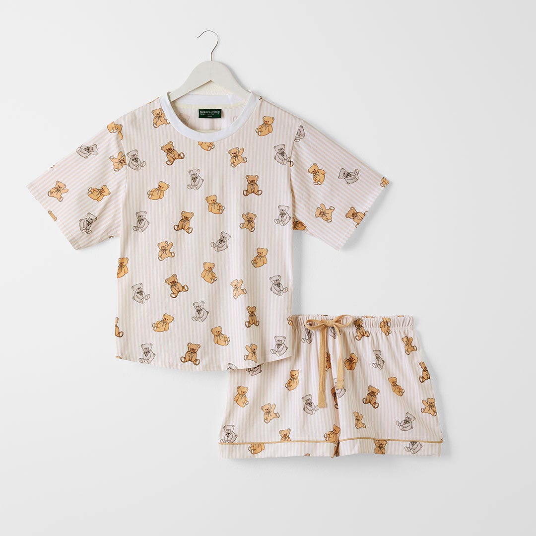 https://s3-ap-southeast-2.amazonaws.com/fusionfactory.commerceconnect.bbnt.production/pim_media/000/198/847/M_F_S25-26_Cuddly-Bear-Jersey-PJ-Set-Small_Cuddly-Bear-Brown_Cuddly-Bear-Brown_26510001_SI.jpg?1754358846