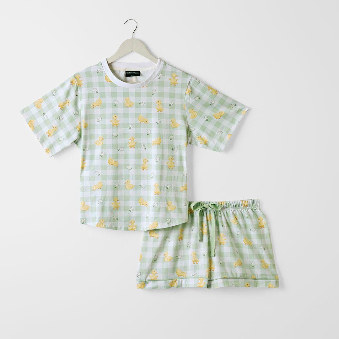 https://s3-ap-southeast-2.amazonaws.com/fusionfactory.commerceconnect.bbnt.production/pim_media/000/198/864/M_F_S25-26_Ducklings-Jersey-PJ-Set-Small_Ducklings-Mint_26510401_SI.jpg?1754359085