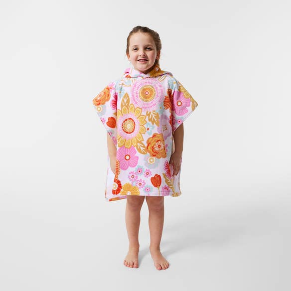 https://s3-ap-southeast-2.amazonaws.com/fusionfactory.commerceconnect.bbnt.production/pim_media/000/198/544/M_F_S25-26_Ecom_Outdoor_Kids_Hooded_Towel_Callie_SI.jpg?1753857773