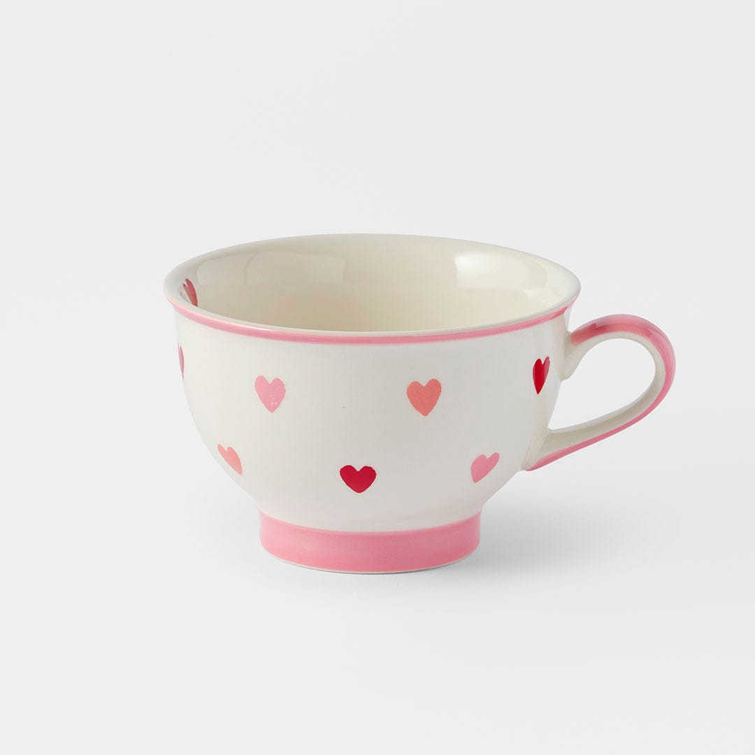 https://s3-ap-southeast-2.amazonaws.com/fusionfactory.commerceconnect.bbnt.production/pim_media/000/198/119/M_F_S25-26_Hearts-Pedestal-Tea-Cup_Pink_26520001_SI.jpg?1753164477