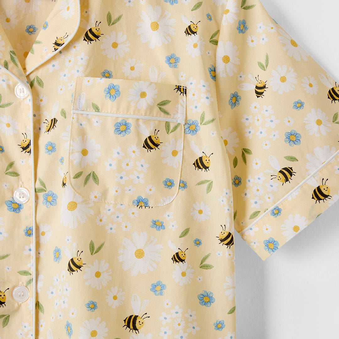 https://s3-ap-southeast-2.amazonaws.com/fusionfactory.commerceconnect.bbnt.production/pim_media/000/198/663/M_F_S25-26_Honey-Bee-Short-PJ-Set_Honey-Bee-Yellow_26504501_Detail_SI.jpg?1754288777