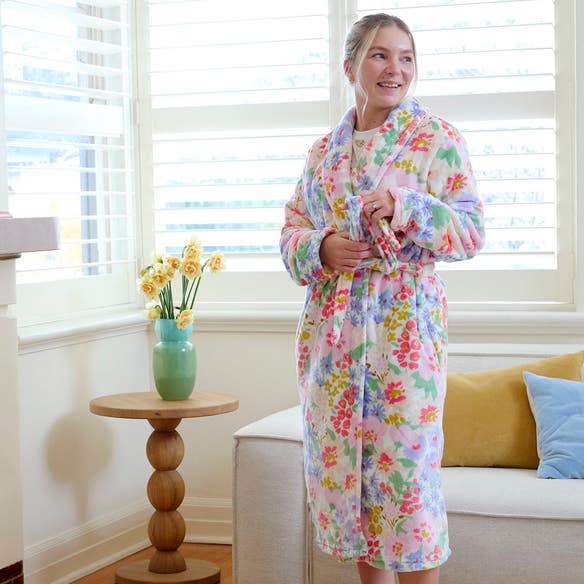 https://s3-ap-southeast-2.amazonaws.com/fusionfactory.commerceconnect.bbnt.production/pim_media/000/202/050/M_F_S25-26_Summer-PJs_LS_Adult_Emma-Printed_Plush_Robe_V1_SI.jpg?1759386026