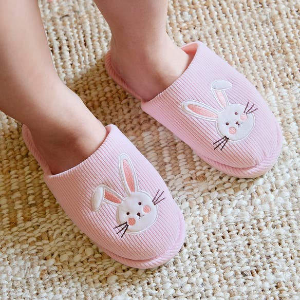 https://s3-ap-southeast-2.amazonaws.com/fusionfactory.commerceconnect.bbnt.production/pim_media/000/202/206/M_F_S25-26_Summer-PJs_LS_Cotton_Tail_Novelty_Slippers_SI.jpg?1759456439