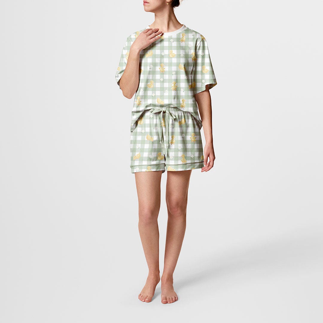 https://s3-ap-southeast-2.amazonaws.com/fusionfactory.commerceconnect.bbnt.production/pim_media/000/198/862/M_F_S25_Jersey_Pyjamas_Adult_Short-PJ-Set_Front_DUCKLINGS_SI.jpg?1754359085
