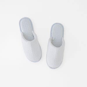 https://s3-ap-southeast-2.amazonaws.com/fusionfactory.commerceconnect.bbnt.production/pim_media/000/166/417/M_F_Sebby-Slippers_S-M_Snow_25821301_SI.jpg?1721789237
