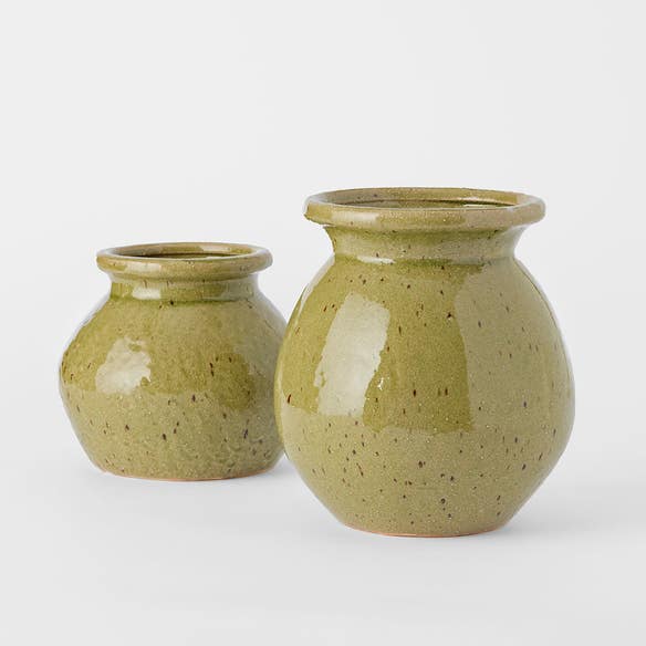 https://s3-ap-southeast-2.amazonaws.com/fusionfactory.commerceconnect.bbnt.production/pim_media/000/185/274/M_F_Surya-Ceramic-Vase_Green_26123_R_SI.jpg?1734671086