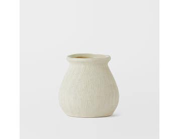 https://s3-ap-southeast-2.amazonaws.com/fusionfactory.commerceconnect.bbnt.production/pim_media/000/169/307/M_F_Tashi-Ceramic-Vase-Sml_Off-White_25871401_SI.jpg?1725521048