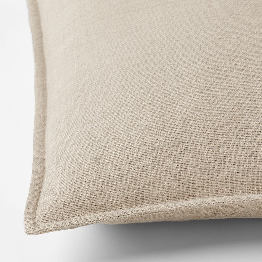 https://s3-ap-southeast-2.amazonaws.com/fusionfactory.commerceconnect.bbnt.production/pim_media/000/143/894/M_F_W22_Sorano-Linen-Blend-Cushion-Natural-21912602-Detail.jpg?1673228007